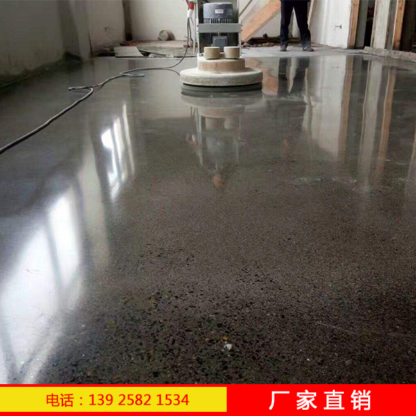 混凝土硬化劑用在新澆筑新的地面光亮，耐磨平整度更好哦